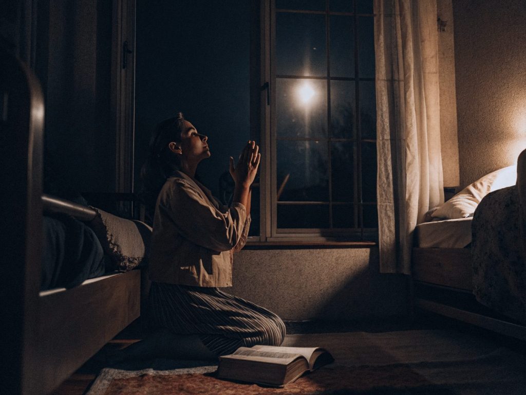 3AM Prayer for Financial Breakthrough in Quiet Faithful Moment